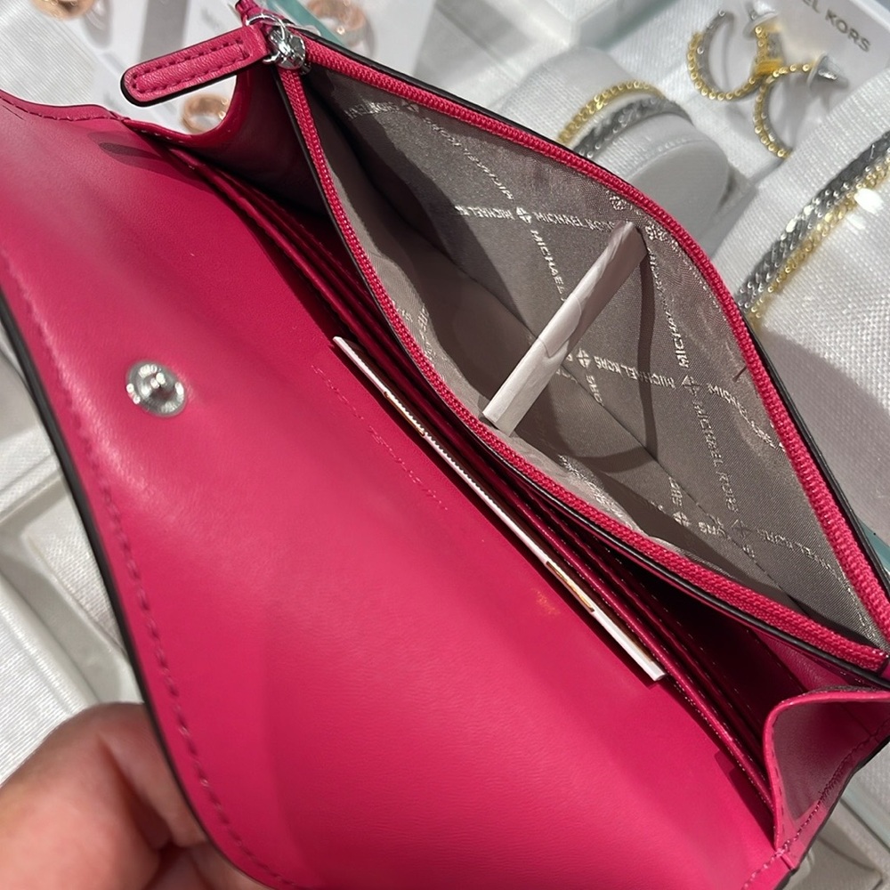 Michael Kors Hamilton Large Leather Flap Continental Wallet
Dragonfruit
NWT - Picture 16 of 16